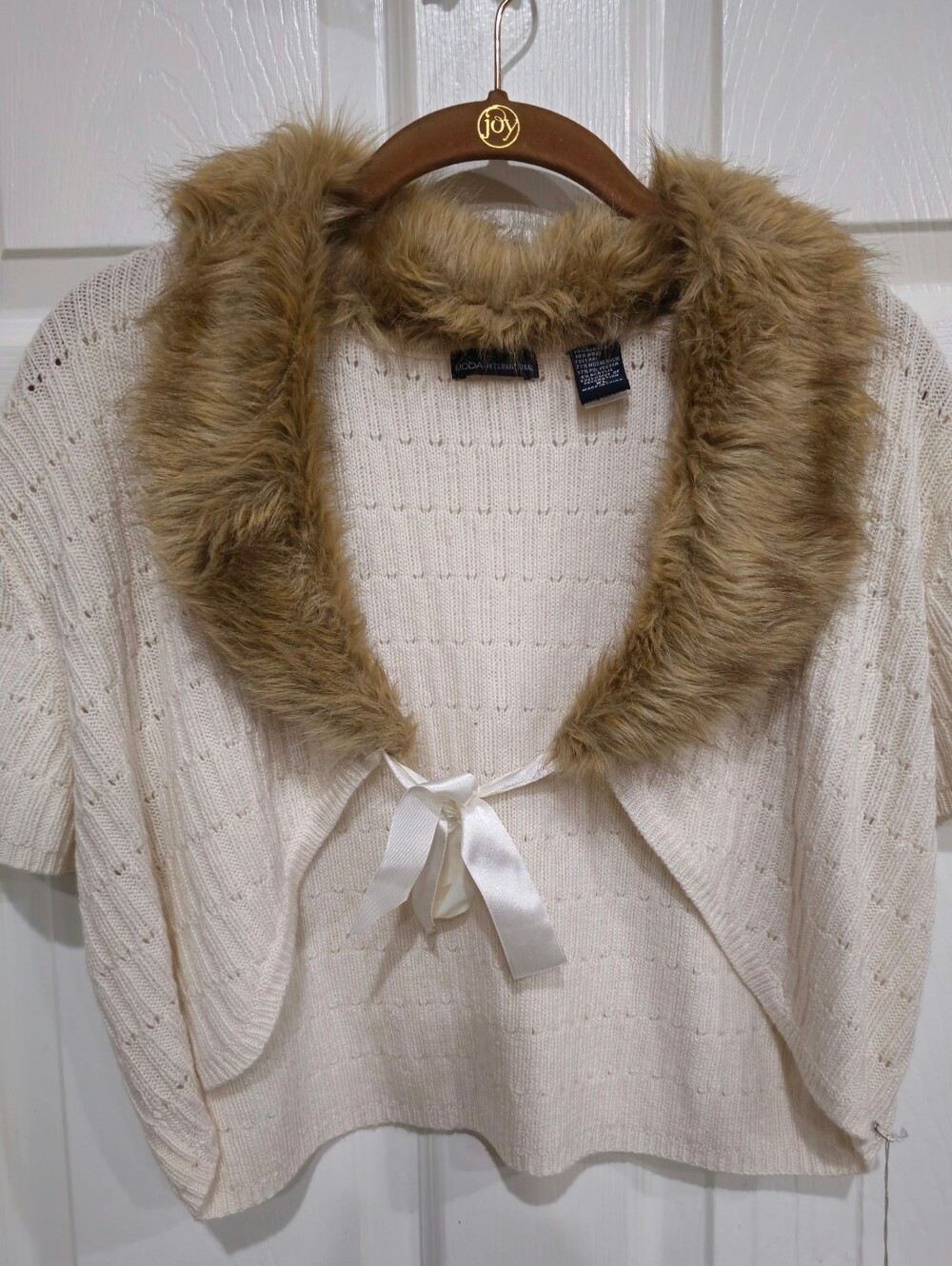 Moda International Cream Knit Short-Sleeve Sweater with Faux Fur Tan Collar